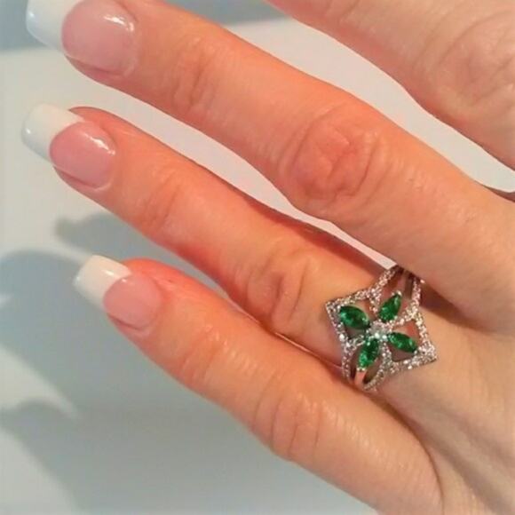 Ring Simulated Emeralds Diamonds Sz 8 Clover Blossom Fleur Brilliant Sparkle - Picture 9 of 13